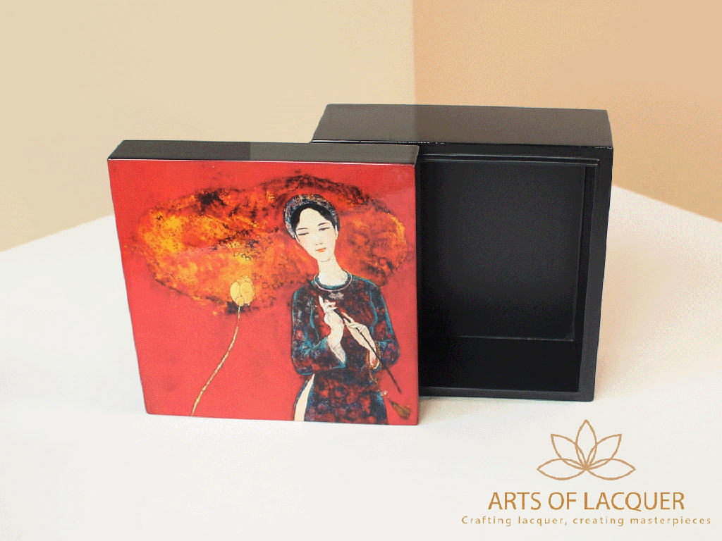 Vintage Elegance Lacquered Jewelry Box with Artistic Lady and Floral Motif