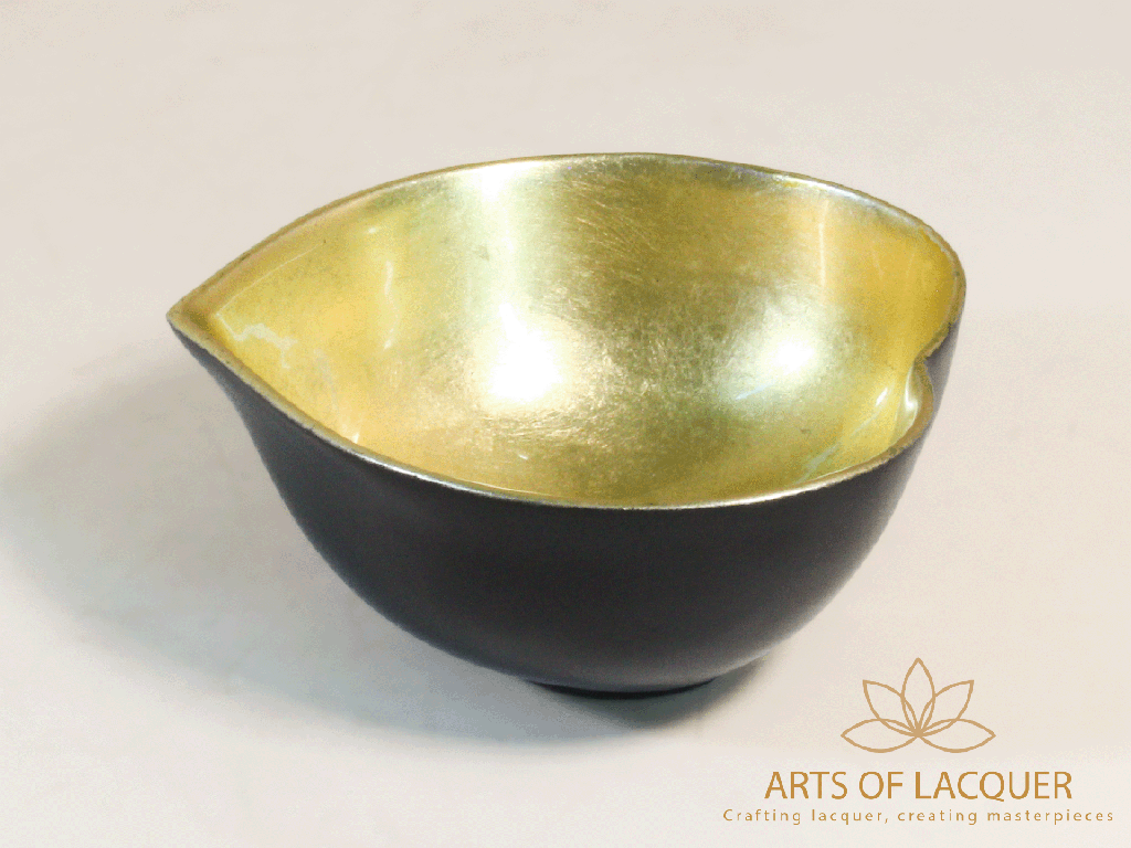 Radiant Gold Heart Lacquer Bowl