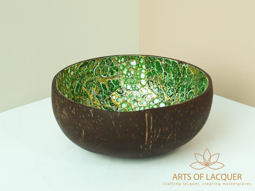 Eggshell Coconut Lacquer Bowl in Emerald Golden