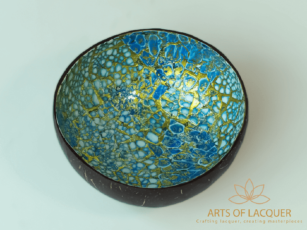 Eggshell Coconut Lacquer Bowl in Sapphire Golden