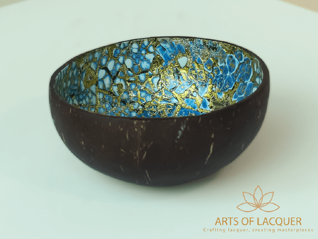 Eggshell Coconut Lacquer Bowl in Sapphire Golden