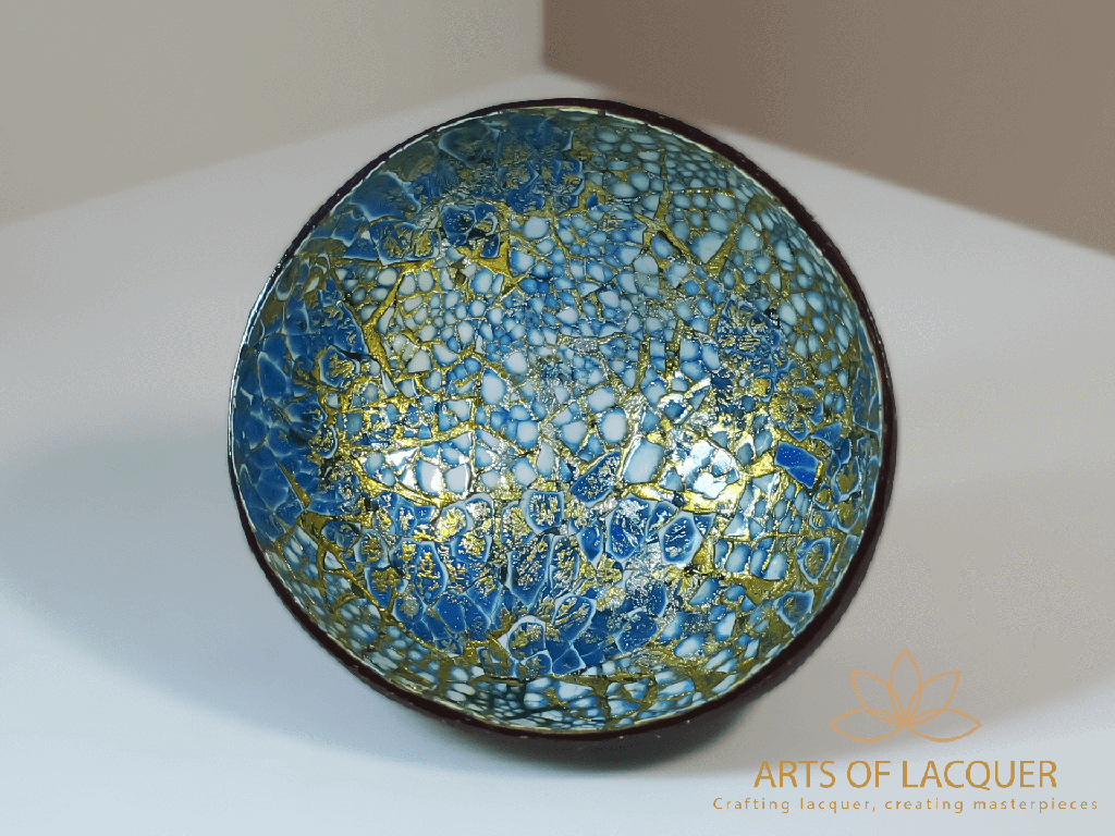 Eggshell Coconut Lacquer Bowl in Sapphire Golden