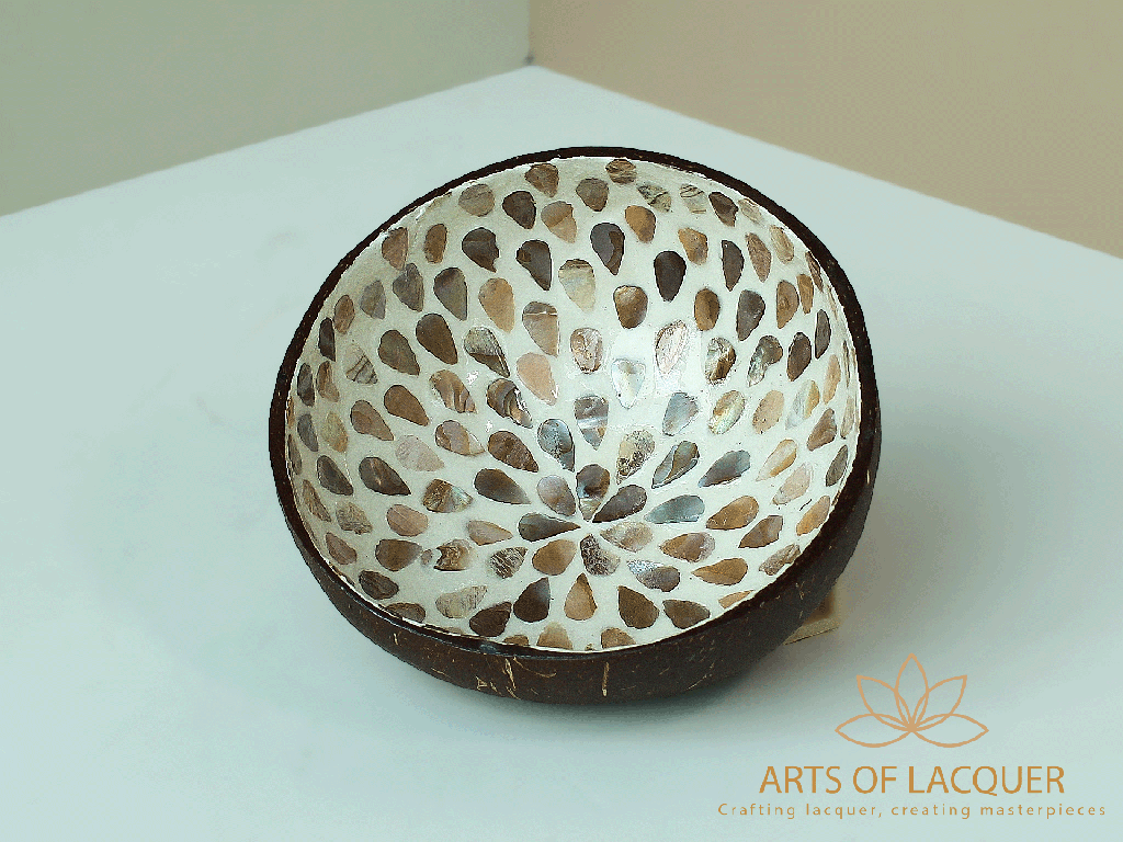 Eggshell Coconut Lacquer Bowl in Teardrop Pearl Inlay