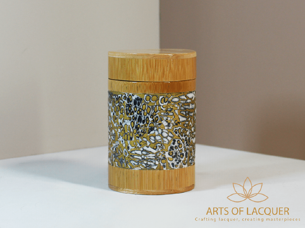 Black Bamboo Lacquer Jar with Eggshell Mosaic